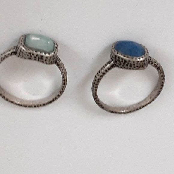 Pair hammered metal style silver tone rings size 8 - Picture 1 of 2